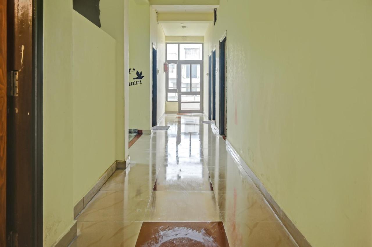 Oyo 7498 Hotel Aparajita Varanasi Luaran gambar