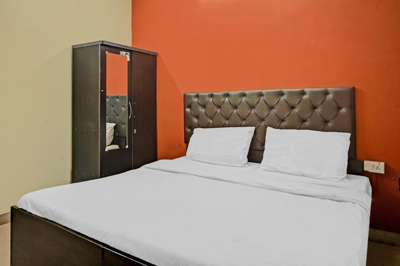 Oyo 7498 Hotel Aparajita Varanasi Luaran gambar