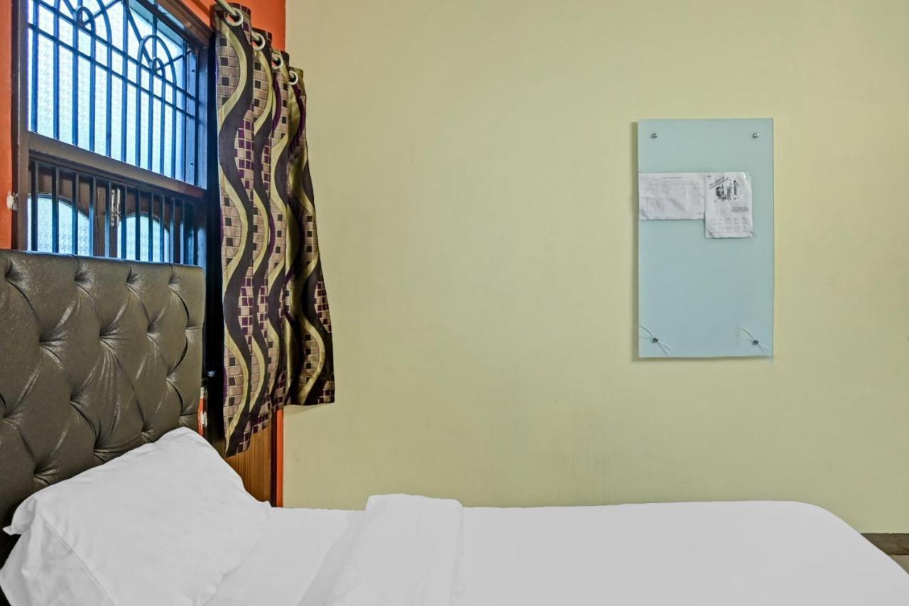 Oyo 7498 Hotel Aparajita Varanasi Luaran gambar